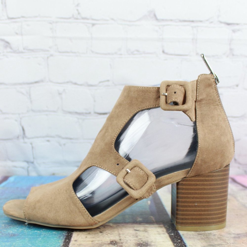 Indigo Rd. Mandi Brown Faux Suede Buckle Back Zipper Heel Sandals Size 8 - Picture 1 of 9